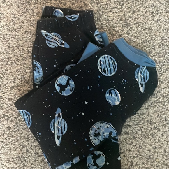 Boys size 6 set of PJs - Picture 3 of 3